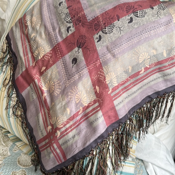 Silk vintage scarf 36” by 34” fringed tasseled hemlines all around - Picture 8 of 17